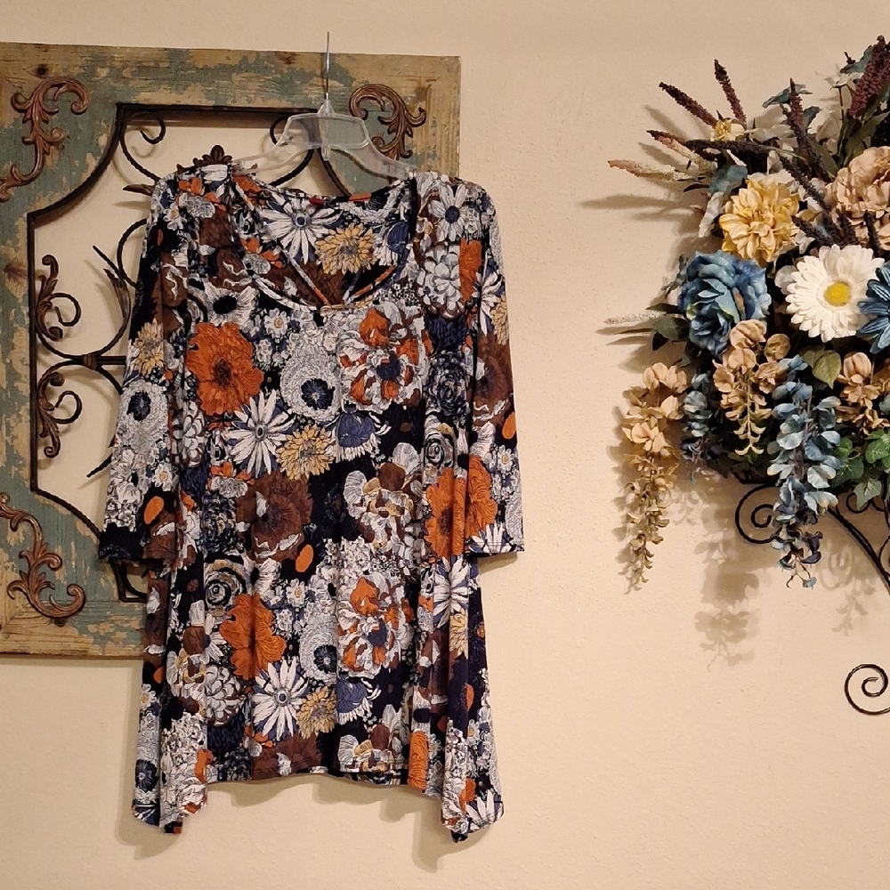 From the Heart Floral Print Women's Blouse. Size Medium